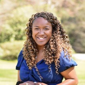 Meet your Posher, Briana